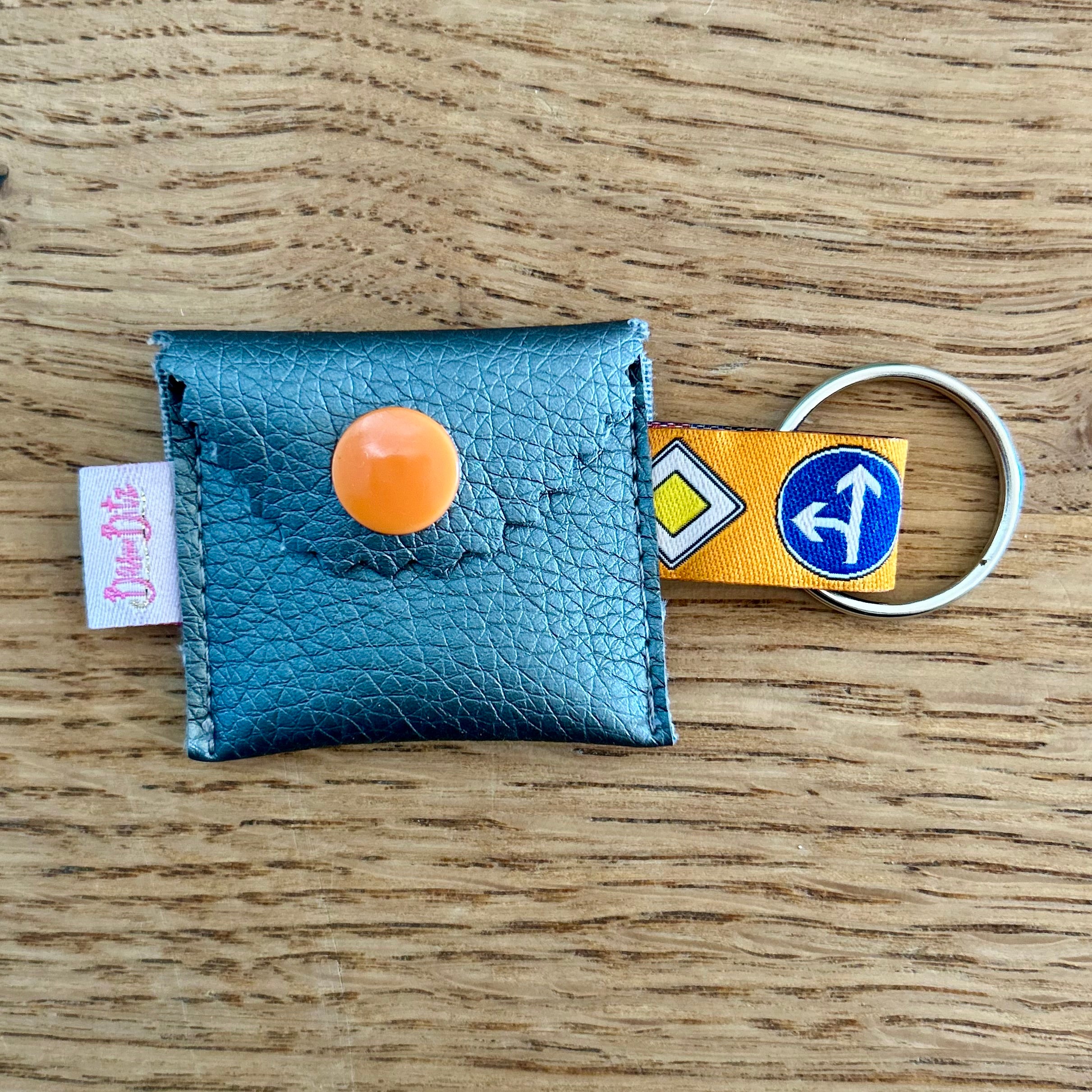 Praktisches Schlüssel-Täschchen mit Einkaufschip