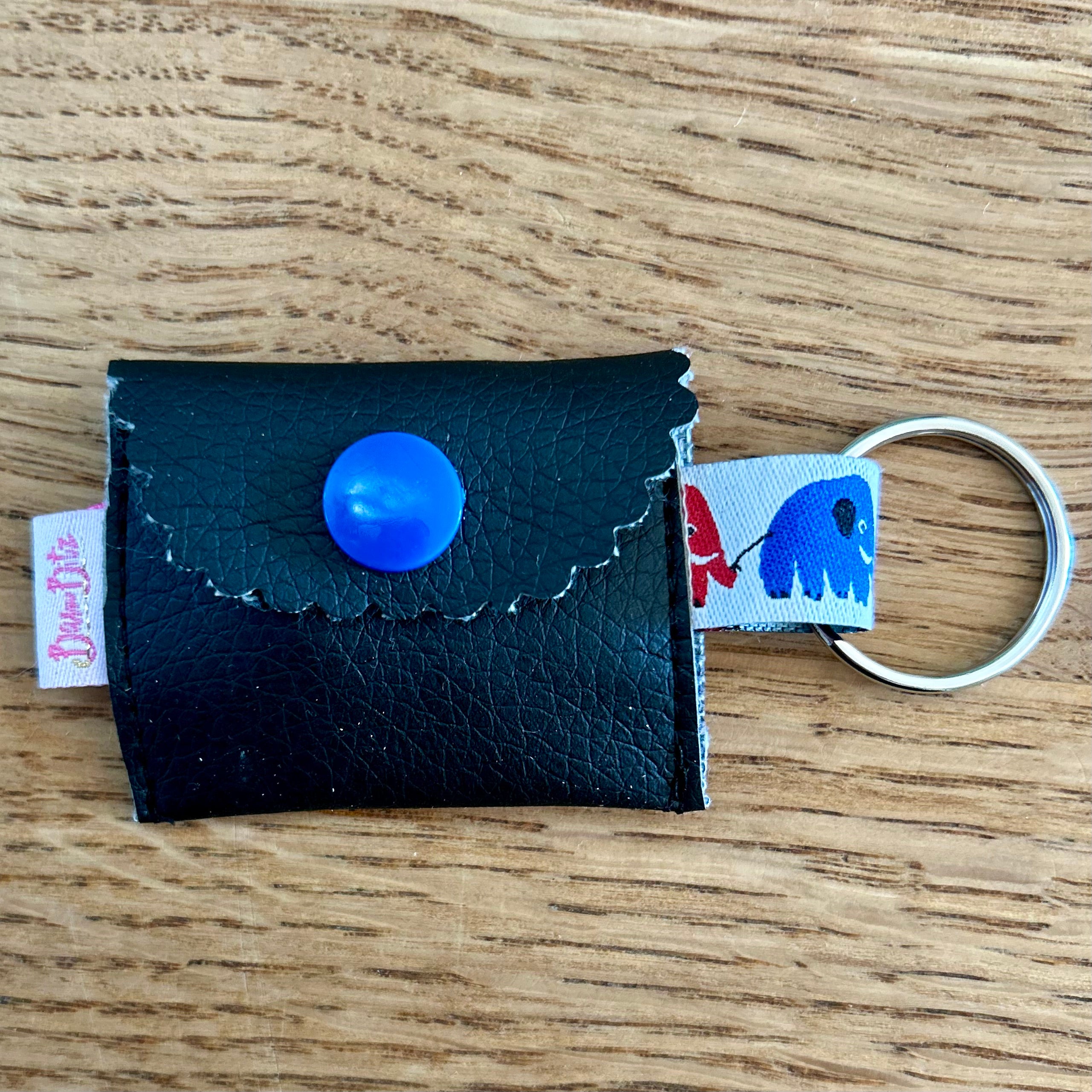 Praktisches Schlüssel-Täschchen mit Einkaufschip