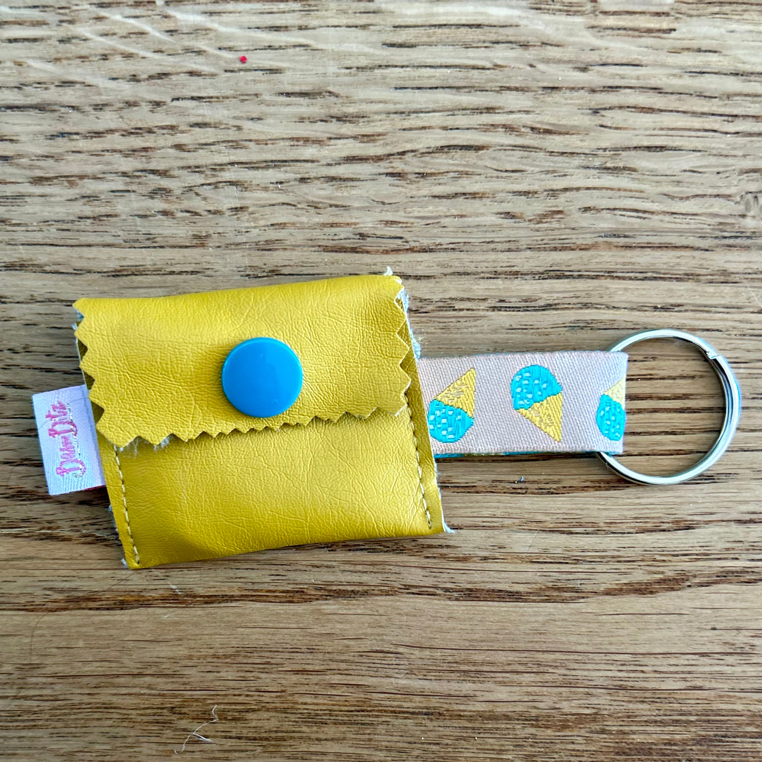 Praktisches Schlüssel-Täschchen mit Einkaufschip