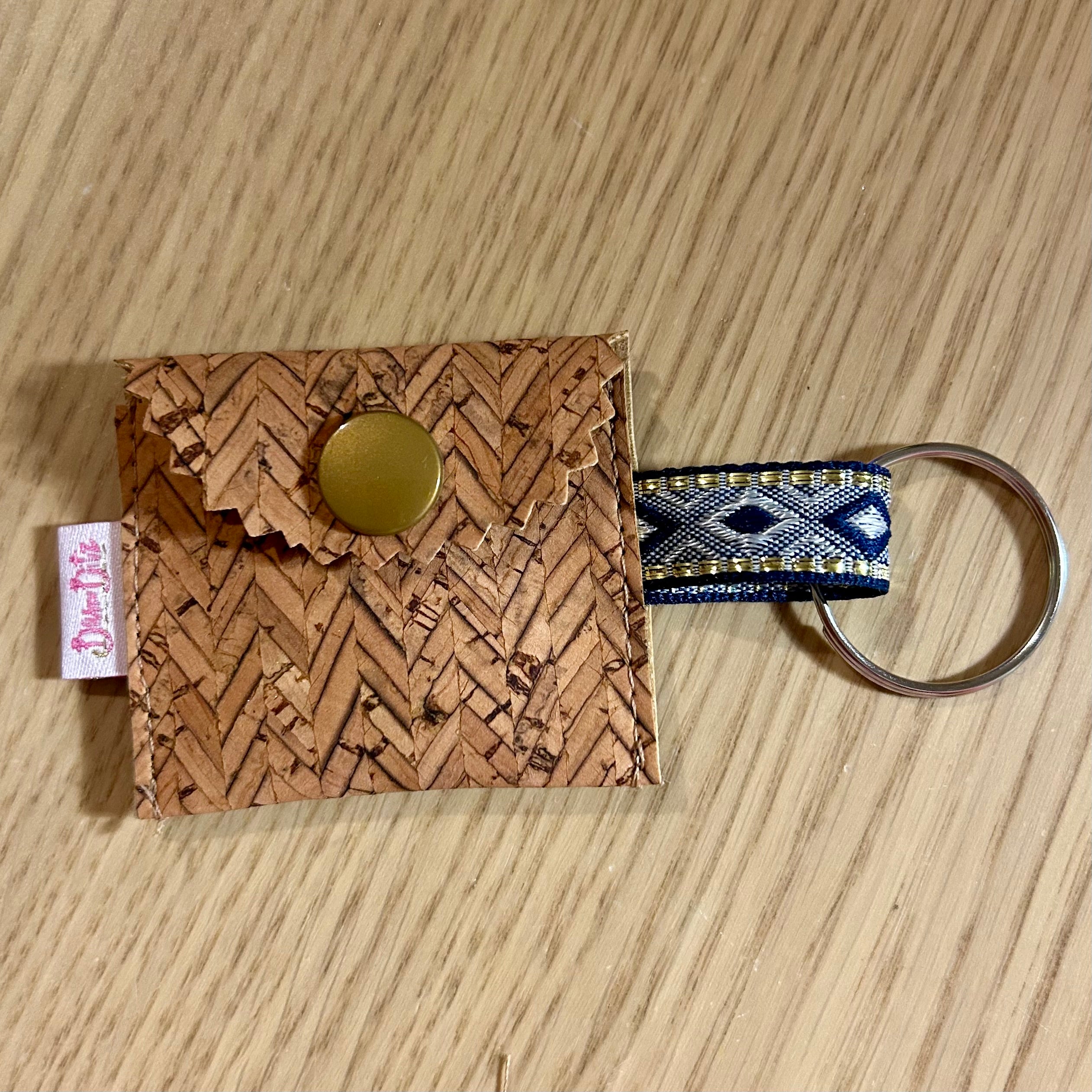 Praktisches Schlüssel-Täschchen mit Einkaufschip