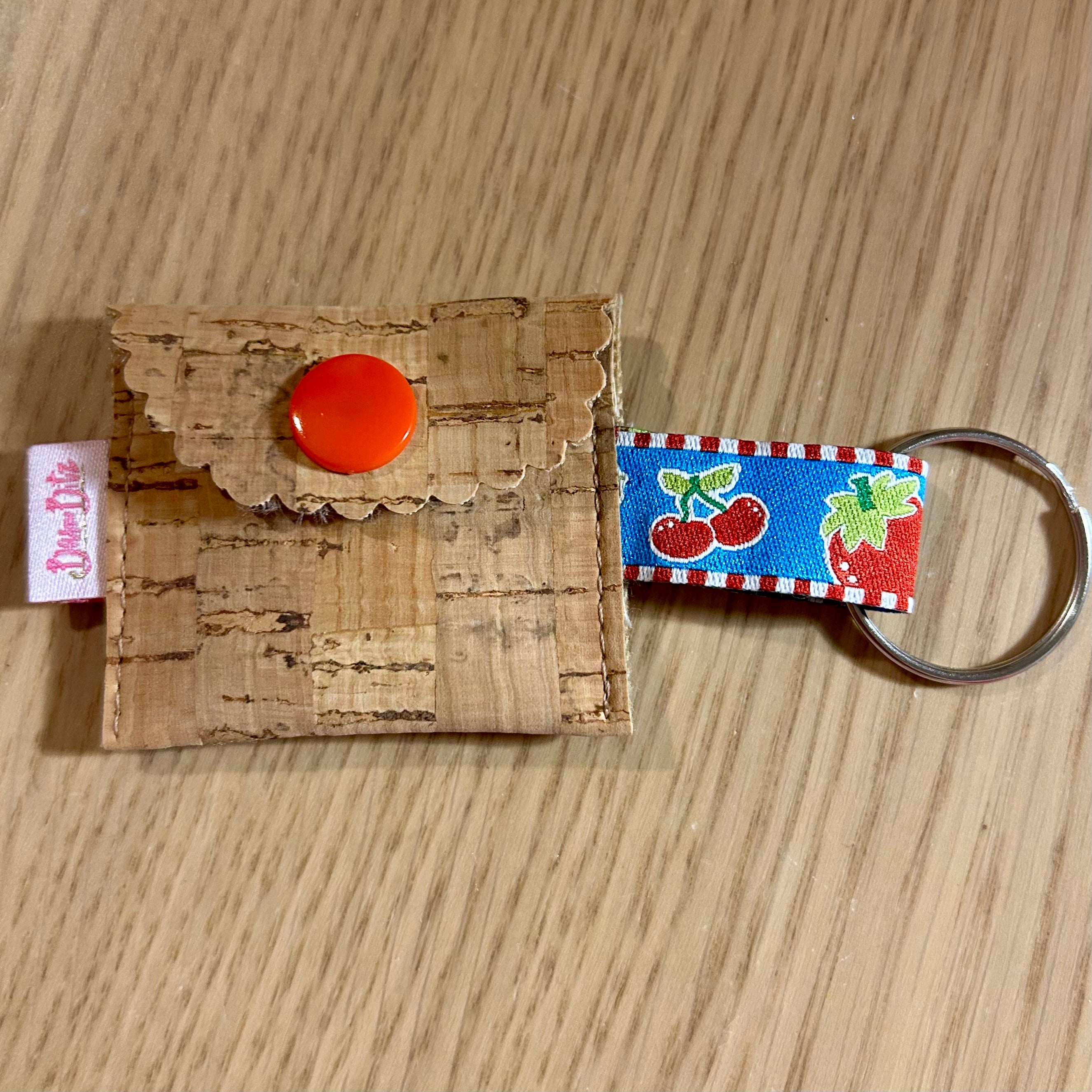 Praktisches Schlüssel-Täschchen mit Einkaufschip