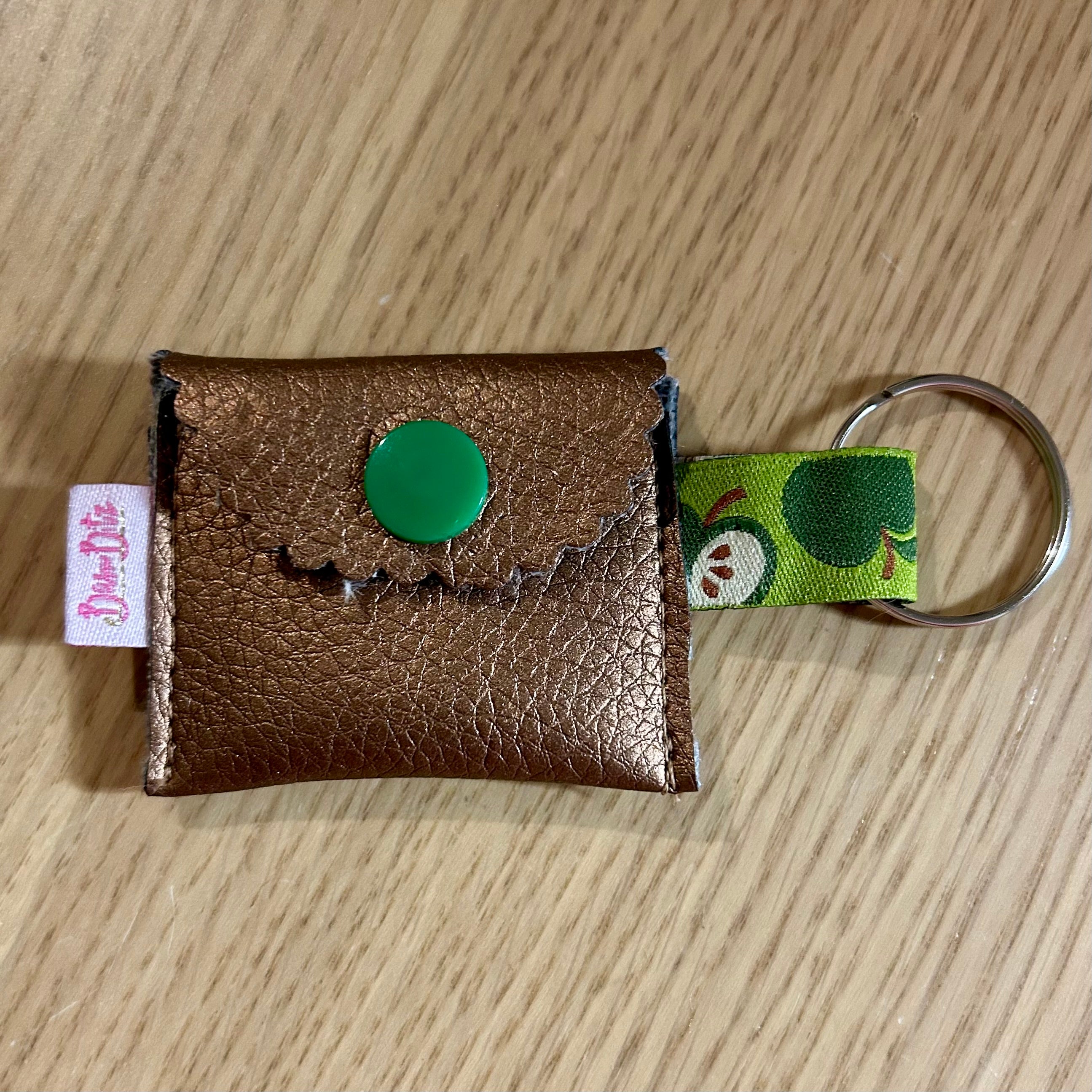 Praktisches Schlüssel-Täschchen mit Einkaufschip