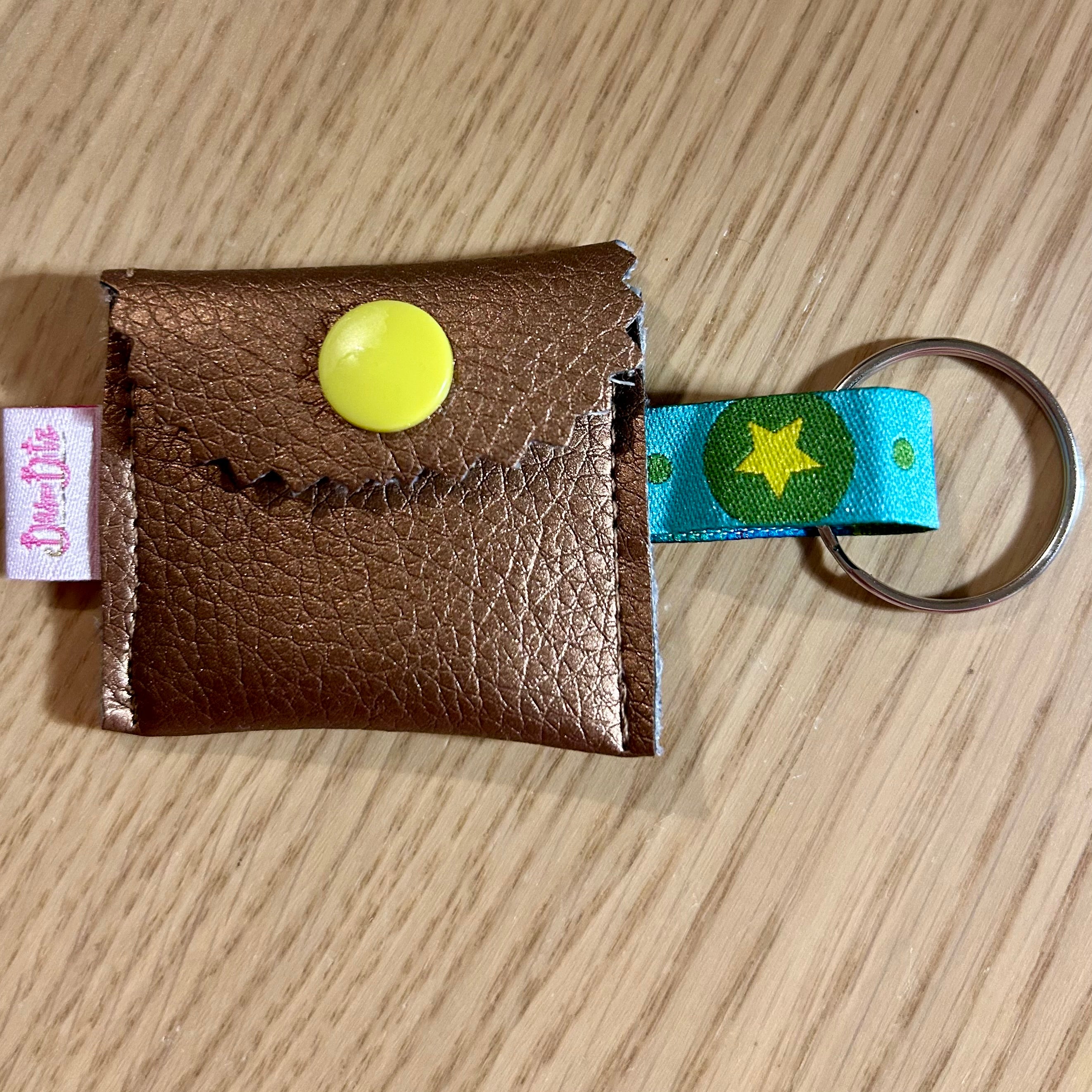 Praktisches Schlüssel-Täschchen mit Einkaufschip